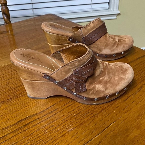 Clogs - Picture 1 of 6